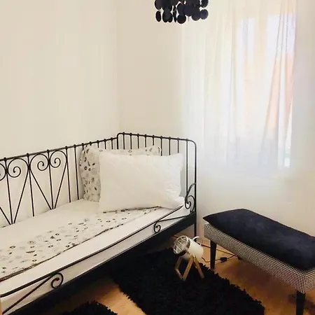 Srebrna Apartment *